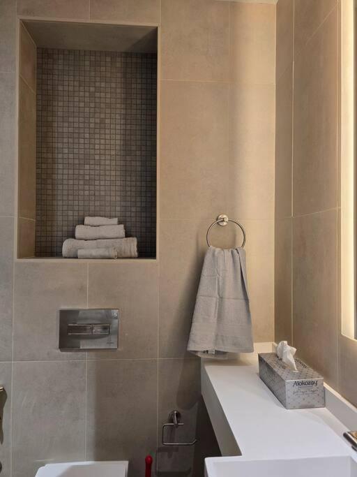 Oshare Modern Living Apartment